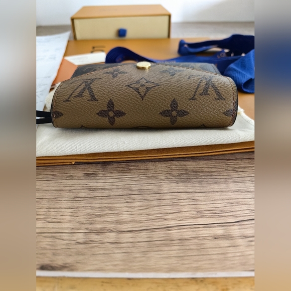 Louis Vuitton Monogram Victorine Wallet - Picture 6 of 12